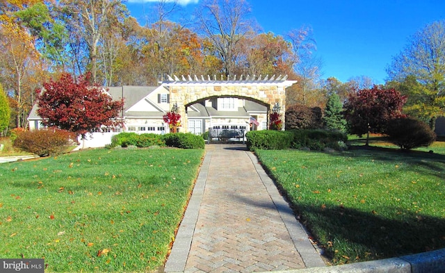 view of front of house featuring a front yard