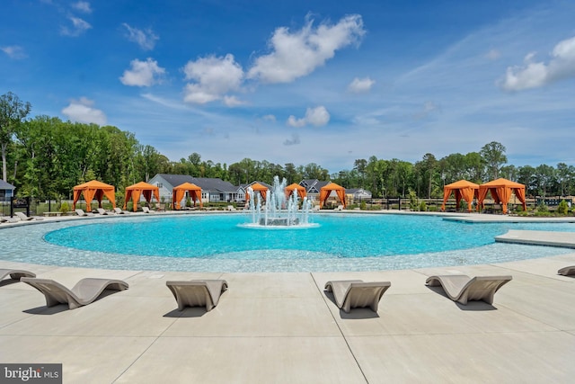 view of pool with pool water feature