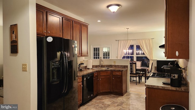 kitchen featuring kitchen peninsula, hanging light fixtures, an inviting chandelier, black appliances, and sink