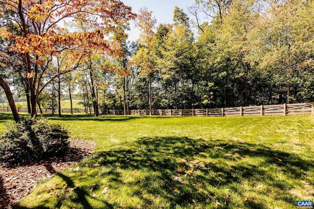 view of yard featuring a rural view