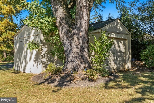 view of outbuilding featuring a lawn