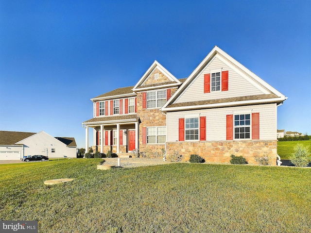 view of front of property featuring a front yard