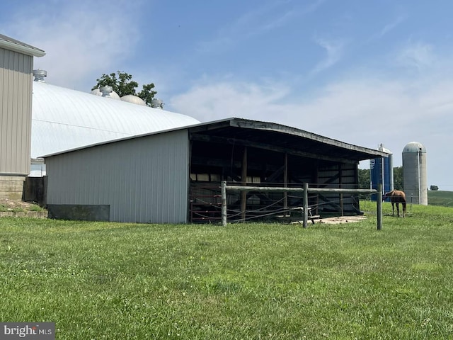 view of outdoor structure