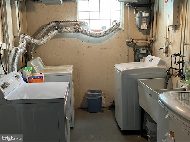 clothes washing area featuring washing machine and clothes dryer