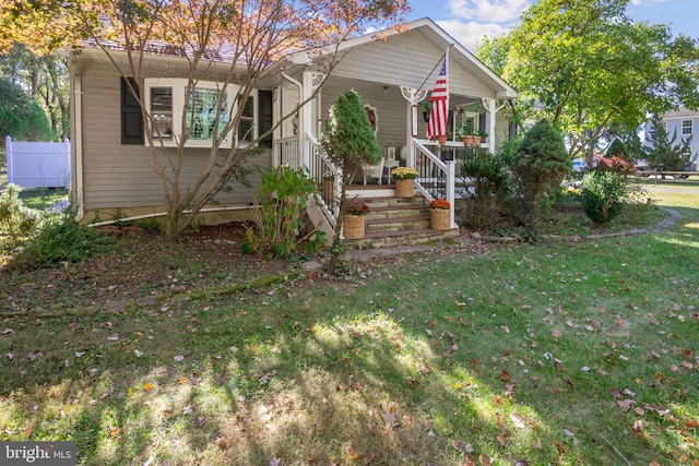 view of front of property with a front yard