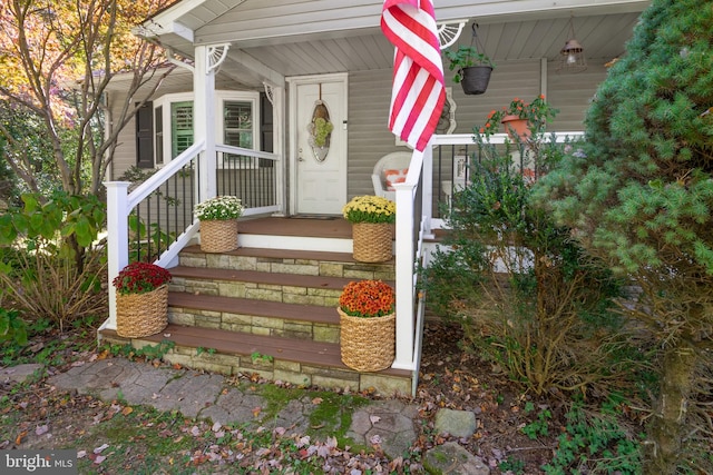 doorway to property with covered porch