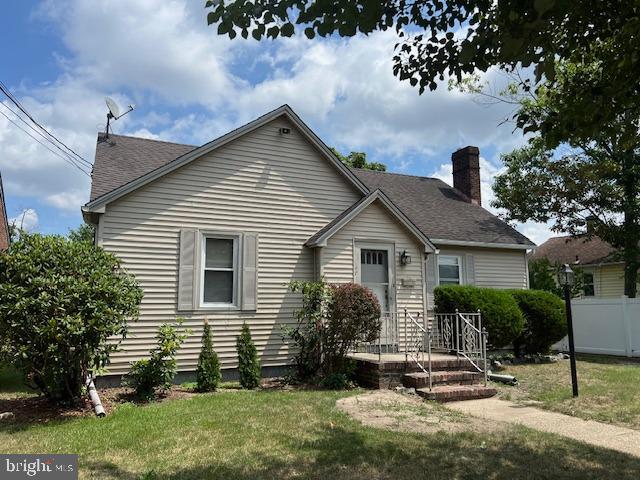 bungalow-style house with a front yard