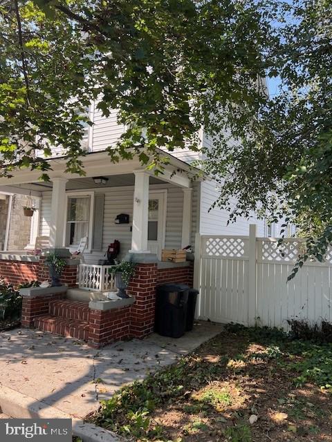 view of front facade with covered porch