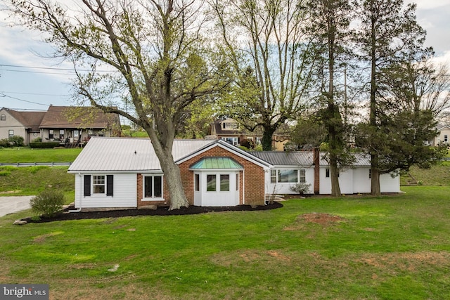 view of front of house with a front lawn