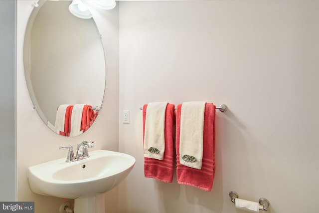 bathroom featuring sink