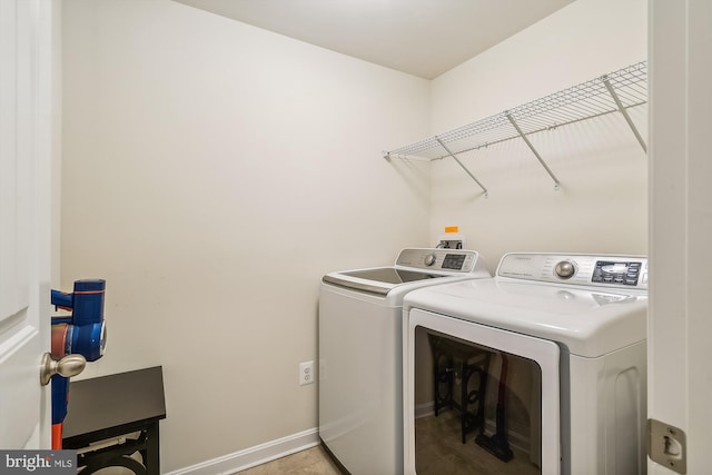 washroom featuring washing machine and clothes dryer