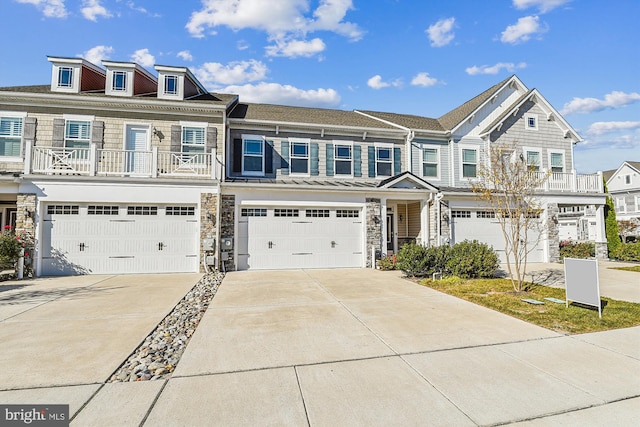 townhome / multi-family property featuring a garage