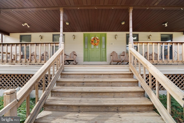 doorway to property with covered porch