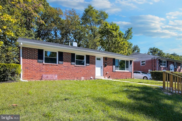 single story home with a front lawn