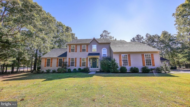 view of front facade with a front lawn