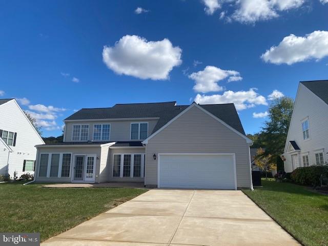 view of front facade featuring a garage and a front yard