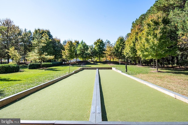 view of property's community featuring a lawn