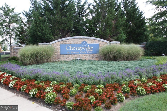 view of community / neighborhood sign