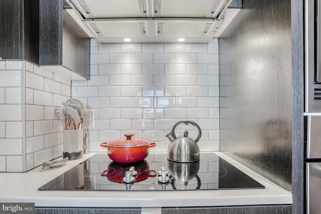 kitchen with decorative backsplash