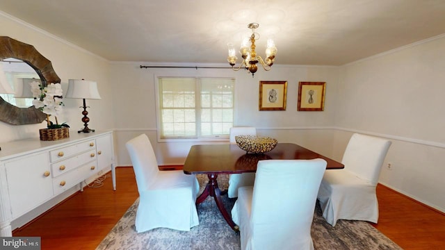 dining room featuring crown molding, an inviting chandelier, and dark hardwood / wood-style flooring