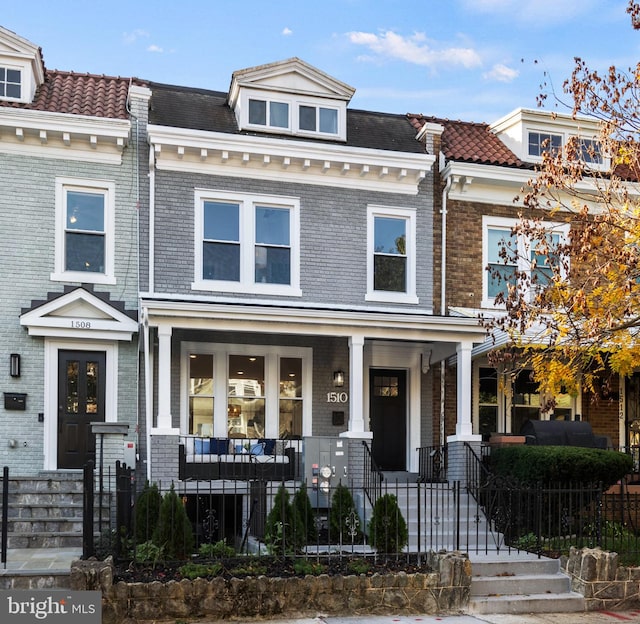 view of front of house featuring covered porch