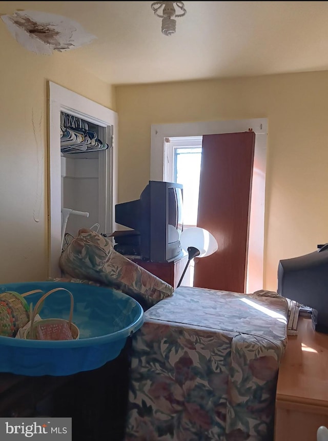 bedroom featuring a closet