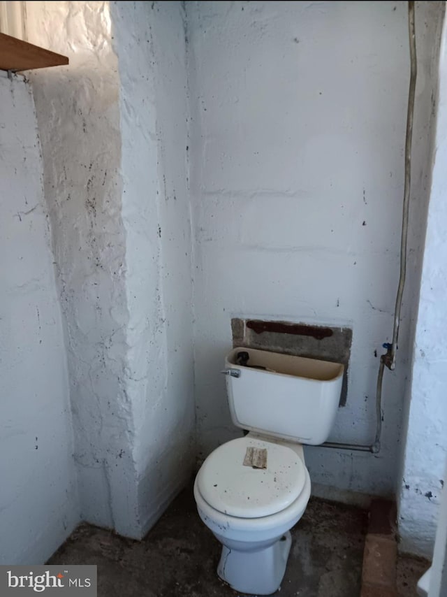 bathroom featuring toilet