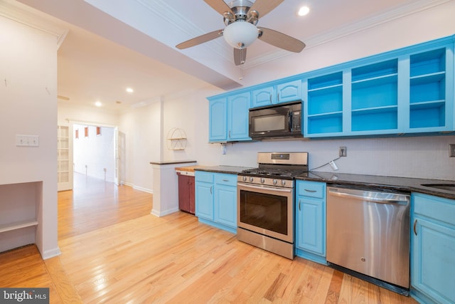 kitchen with light wood-type flooring, ceiling fan, blue cabinetry, stainless steel appliances, and ornamental molding