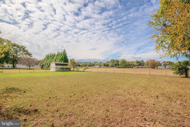 view of yard featuring a rural view