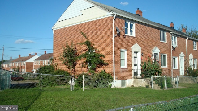 view of front of home featuring a front yard