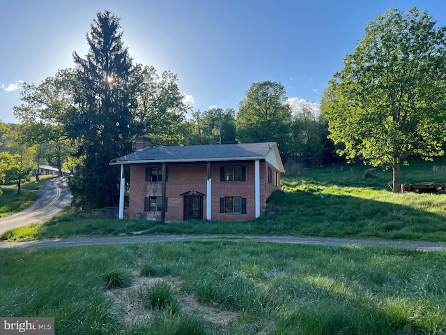 view of outdoor structure with a lawn