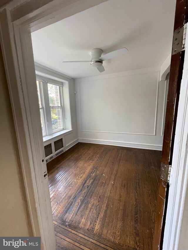 spare room featuring dark hardwood / wood-style floors and ceiling fan