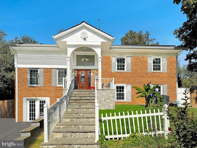 view of front facade featuring a front lawn