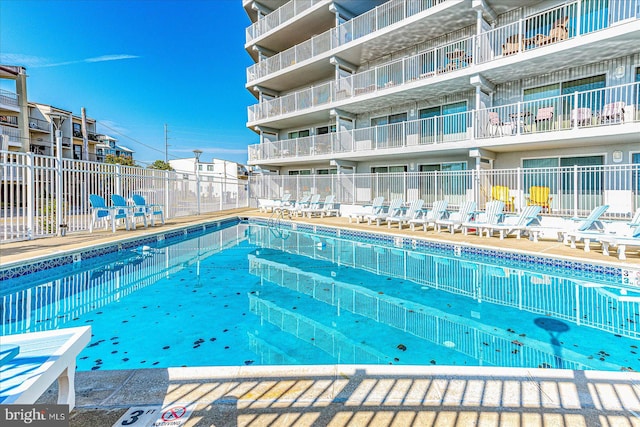 view of swimming pool