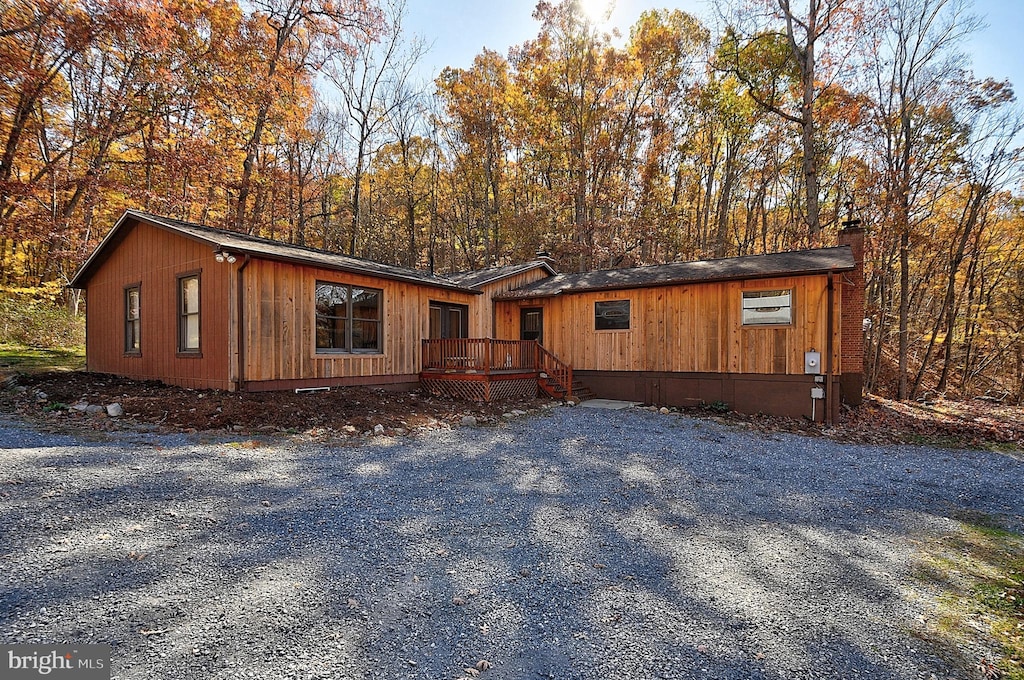 manufactured / mobile home featuring a wooden deck