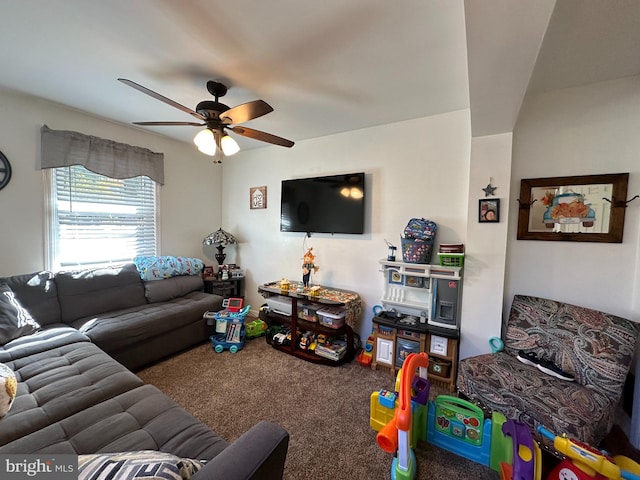 carpeted living room featuring ceiling fan