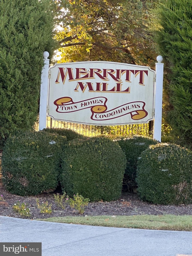 view of community / neighborhood sign