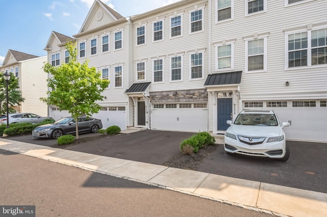 townhome / multi-family property featuring a garage