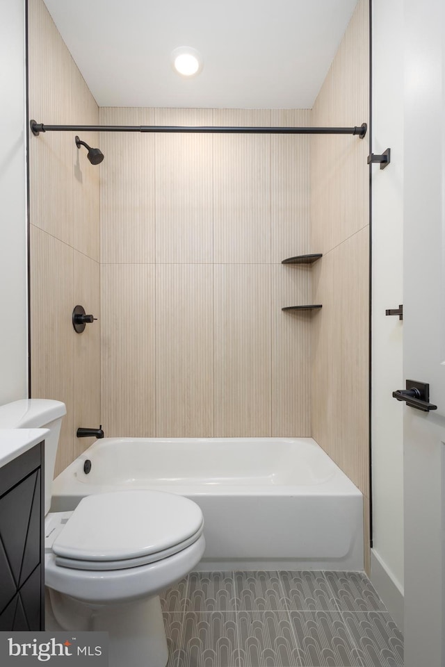 full bathroom with vanity, toilet, and tiled shower / bath