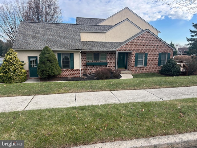 view of front of property with a front yard