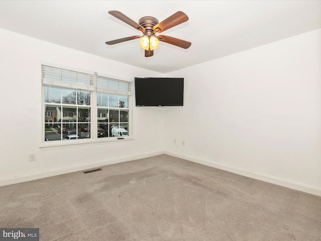 unfurnished room with carpet flooring and ceiling fan