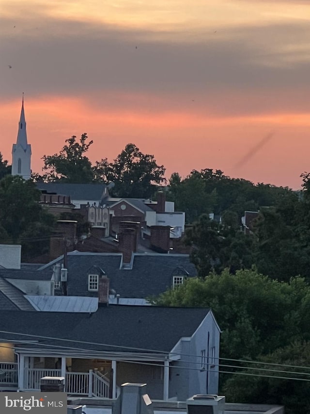 view of aerial view at dusk