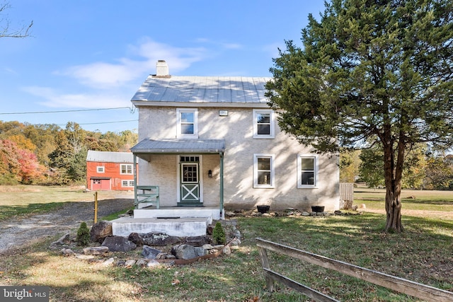 view of front of house with a front yard