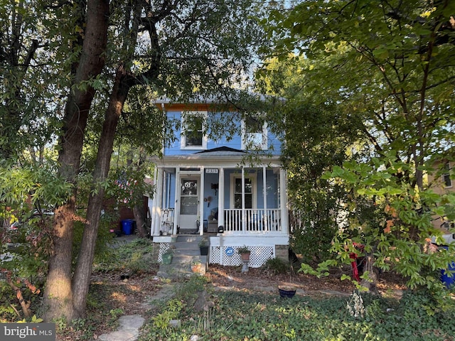 view of front of property featuring a porch