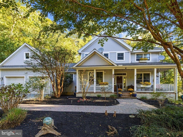 view of front of property featuring a porch