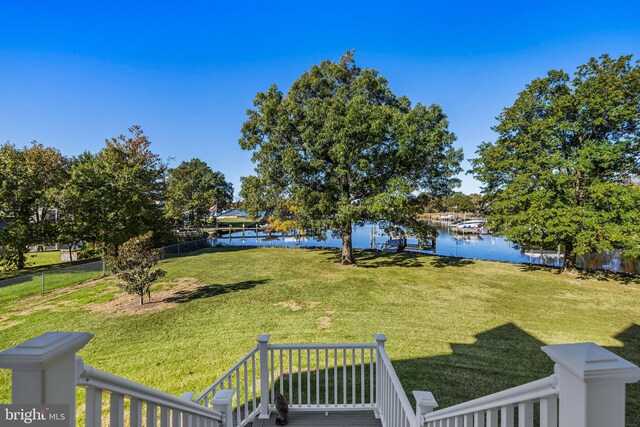 view of yard featuring a water view