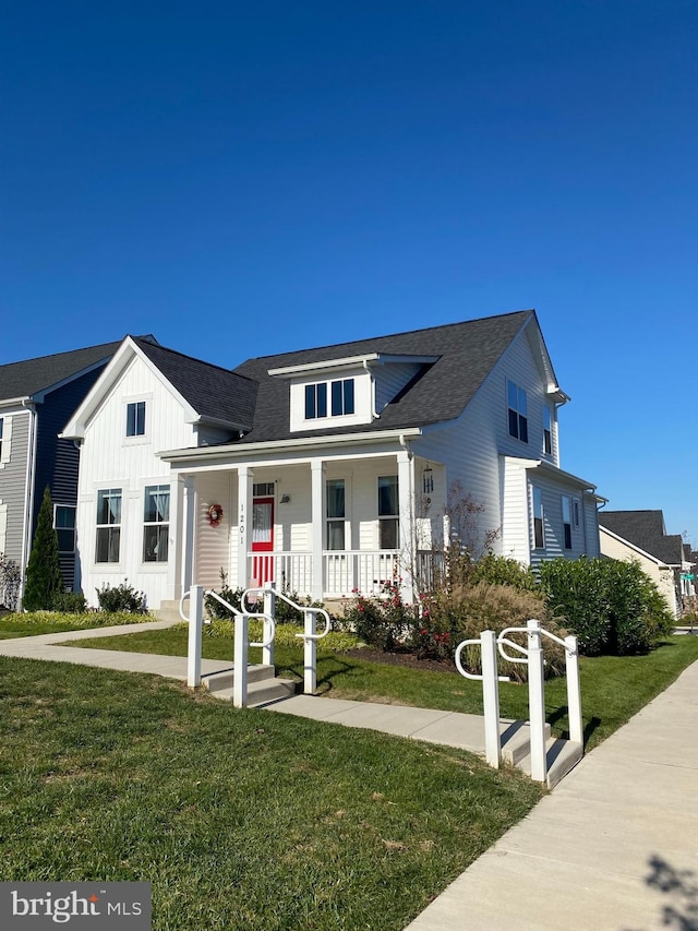 view of front facade featuring a porch and a front yard