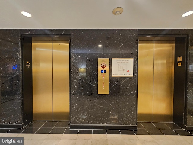 room details featuring elevator