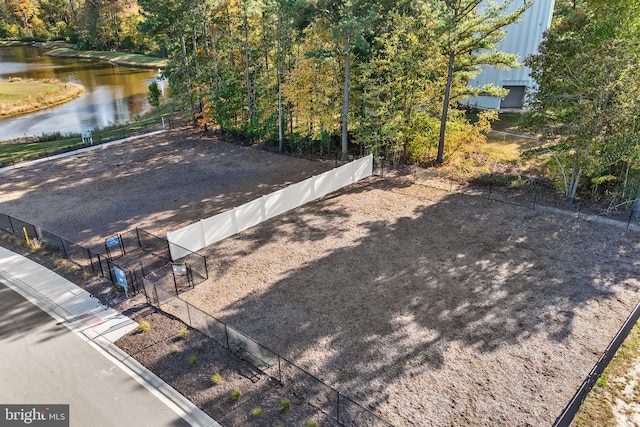 view of yard featuring a water view