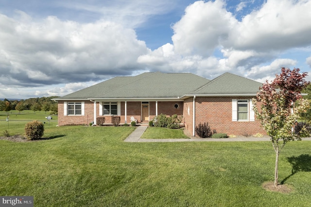 single story home with a front yard